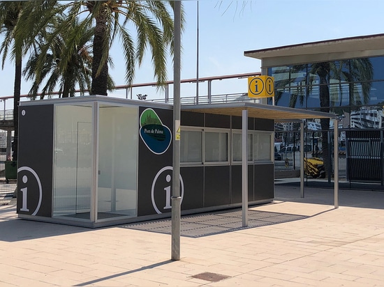 Information point kiosk with double shelter