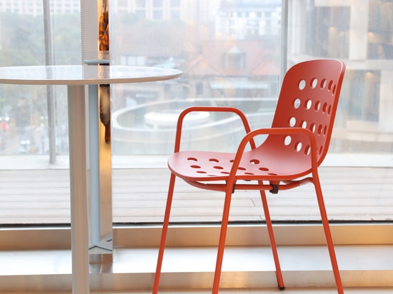 Ta Up Chairs by TOOU, surrounded by the colored atmosphere of the Elle Café in Shanghai.