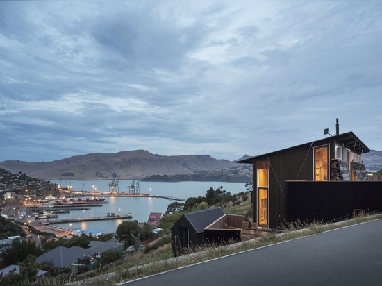 This Coastal New Zealand Retreat Mixes Business and Pleasure