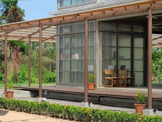 junsekino builds a translucent library for community in rural thailand