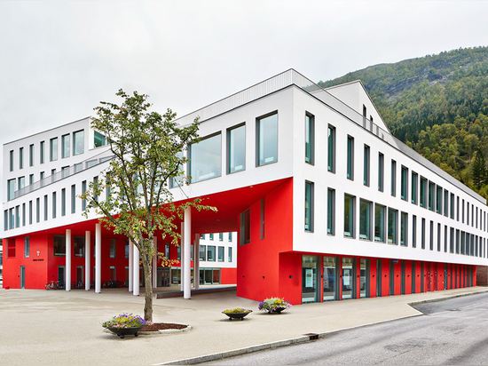 Førde city hall and plaza