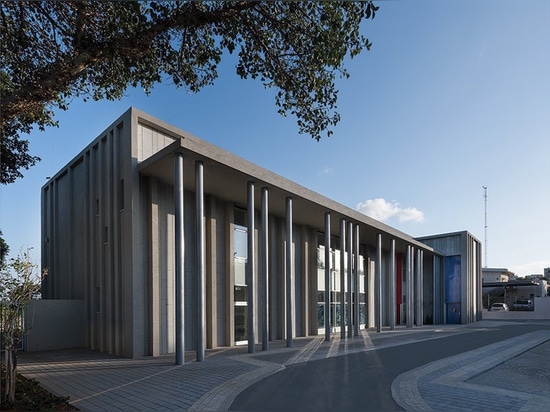 golany architects blends accessibility provisions into community center in israel