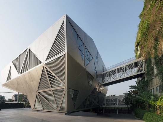 ASWA wraps the bitwise headquarters in thailand in a geometric, multi-faceted exterior shell