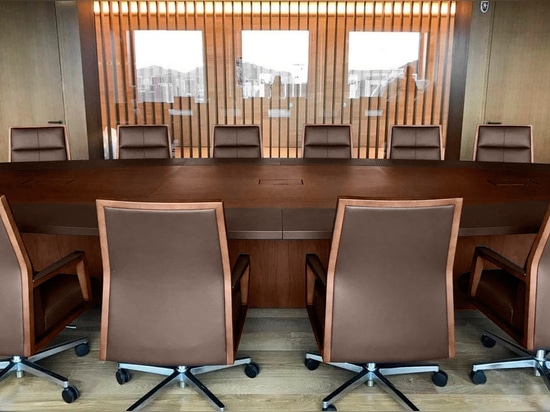 Freeport meeting table with electrification