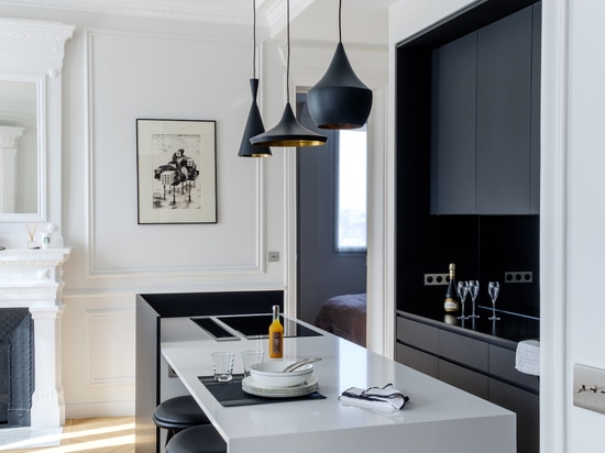 The Haussmann style of a flat in Paris brought up to date by Ritmonio Diametro 35 Inox.