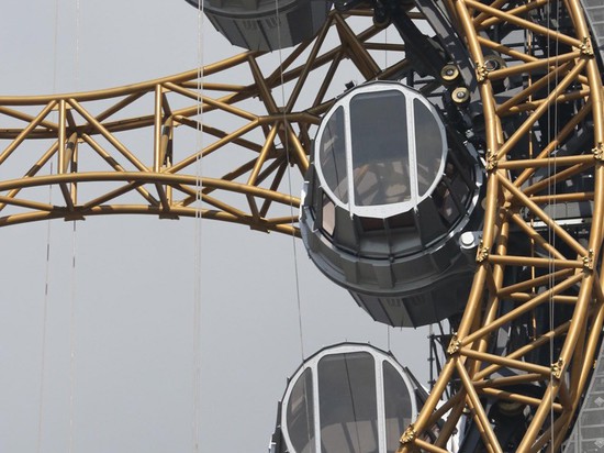 World’s First Figure Eight Ferris Wheel To Open In Macau