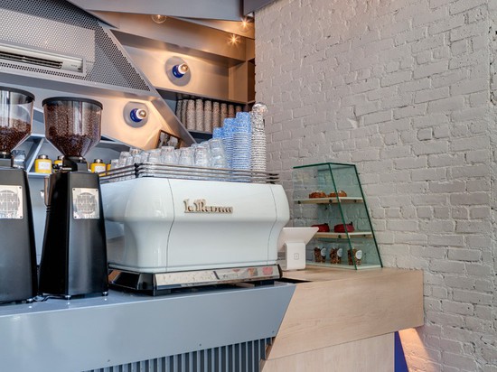 This New York City Coffee Shop Was Originally An Alleyway