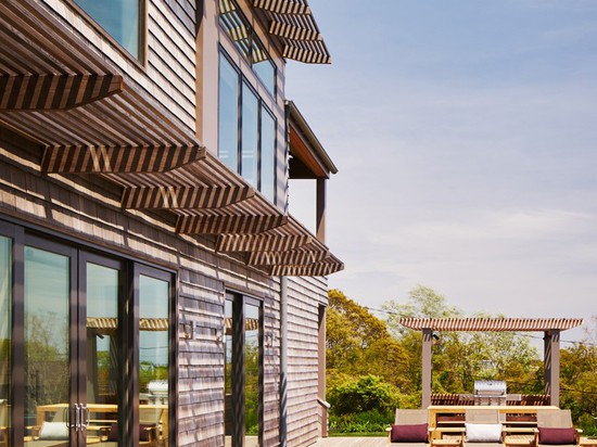 A House Built “Upside Down” To Maximize The Ocean Views