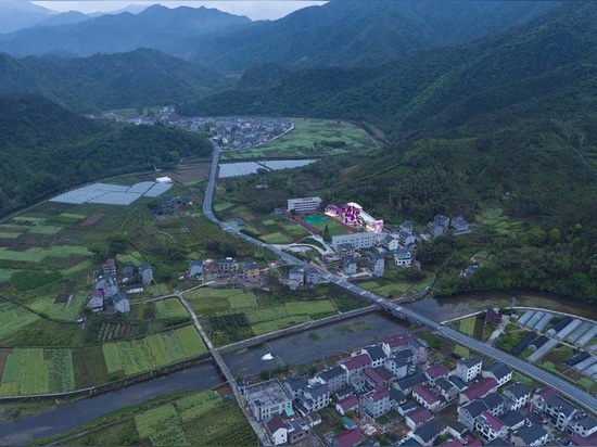 This Colourful Cottage-Like Primary School Acts As A Miniature Mountain Village In Hangzhou