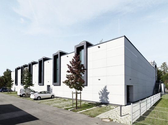 Sports hall in concrete skin