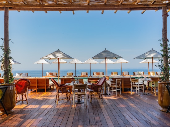 TUUCI Parasols Star in the Unique Setting of the Lily of the Valley Hotel