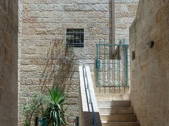 A Bright Cave-Like Home in the Old City of Jerusalem