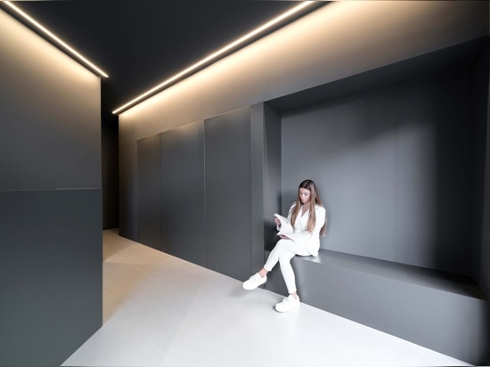 Dental Clinic by Fran Silvestre Arquitectos