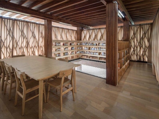 Indonesian Microlibrary uses prefab FSC-certified timber