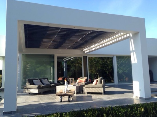 Aluminum Bioclimatic pergola