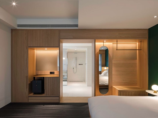 Framed with efficient oak casework, most guest rooms are entered through tiled, compartmentalized bathrooms.