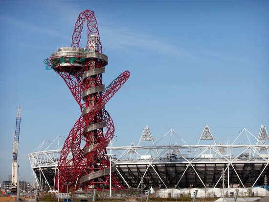 World’s longest and tallest tunnel slide to be installed on Anish Kapoor’s London tower