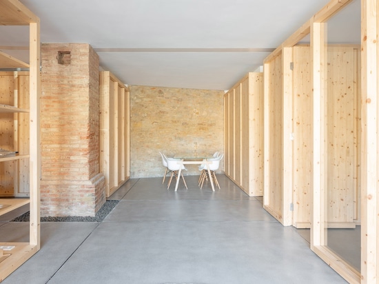 Nordest Arquitectura uses wooden partitions to convert old barn into offices for its studio