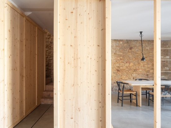 Nordest Arquitectura uses wooden partitions to convert old barn into offices for its studio