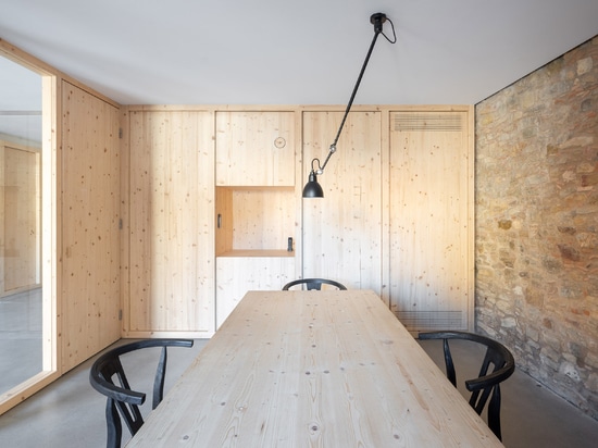 Nordest Arquitectura uses wooden partitions to convert old barn into offices for its studio