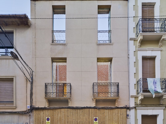 La Errería builds bedrooms in chipboard boxes for house in Alicante