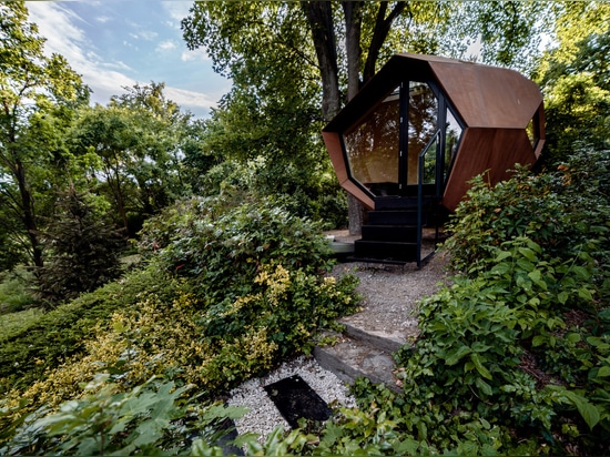 Workstation Cabin / Hello Wood