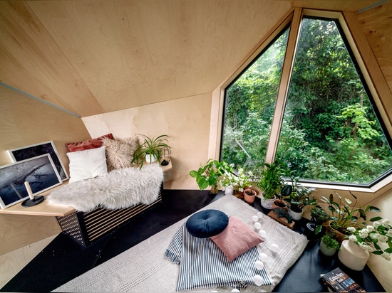 Workstation Cabin / Hello Wood