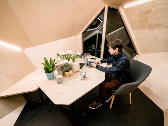 Workstation Cabin / Hello Wood