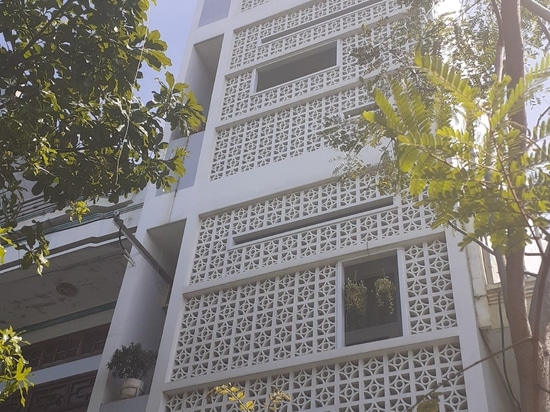 The cement blocks from Viettiles with naturally ventilation feature, breaking the design of street house.