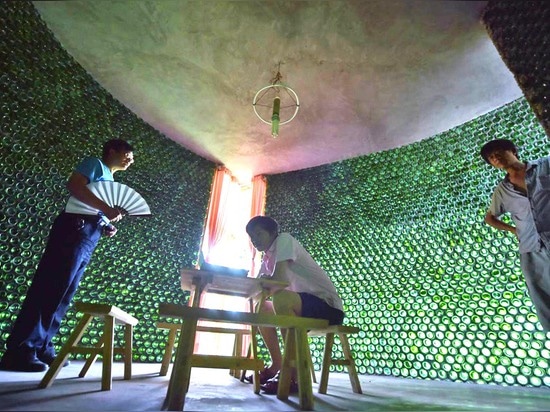 The design used 8,500 recycled bottles.