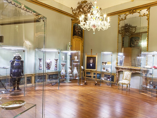 Restoration classic chandeliers at Palazzo Mazzetti-Asti