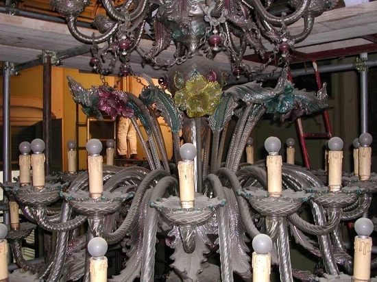 Restoration classic chandeliers at Palazzo Mazzetti-Asti