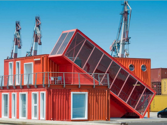 The architects had to join the steel boxes and various ways-a reinforced concrete shelter was introduced and a connection between two of the containers.