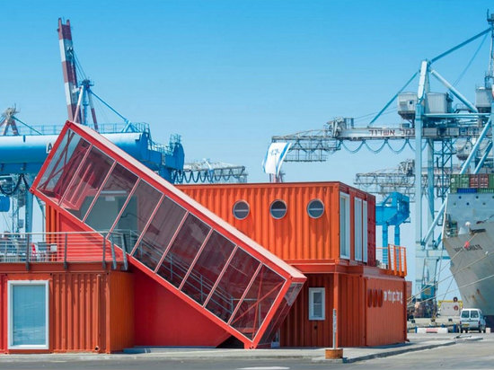 Apart from the tilted one, which houses the stair, the rest of the building, consisting of six containers, accommodates the main administrative content.