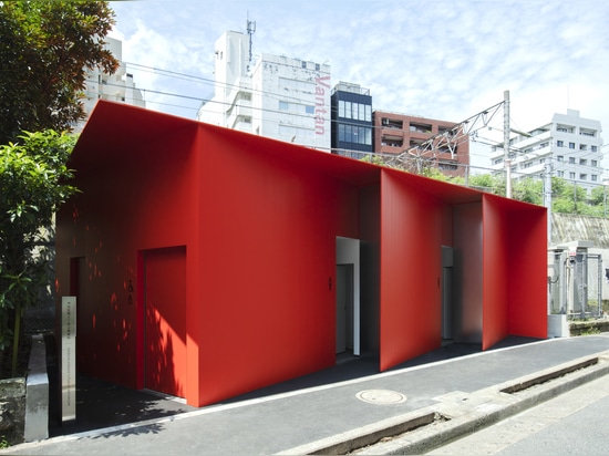 Higashi Sanchome Toilet / Nao Tamura