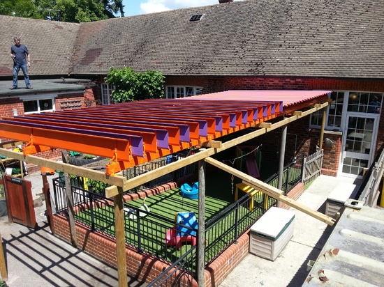 Bioclimatic pergola to Huggets Day Nursery school