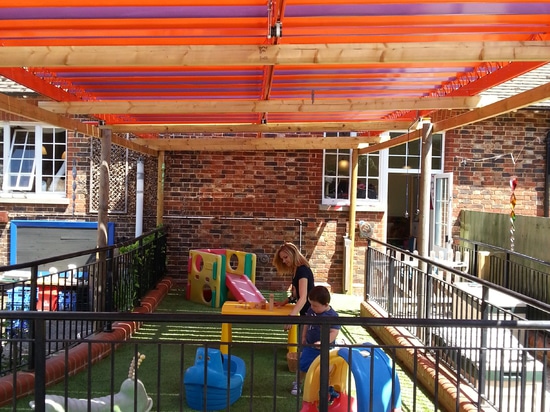 Bioclimatic pergola to Huggets Day Nursery school