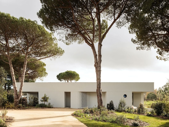 Casa Meco: Concrete Geometry In A Holiday Home