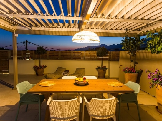 Dreamy rooftop terrace with bioclimatic pergola Cospilouvre