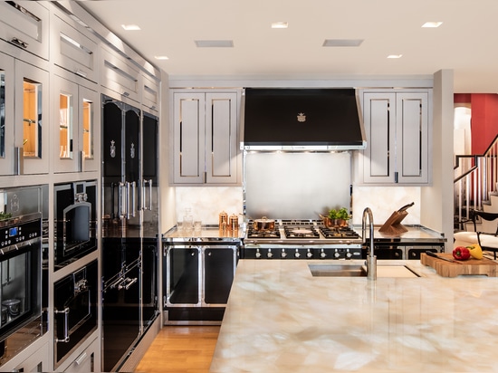 GLOSS JET BLACK AND POLISHED CHROME WITH LIGHT OAK CABINETS