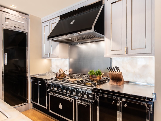 GLOSS JET BLACK AND POLISHED CHROME WITH LIGHT OAK CABINETS