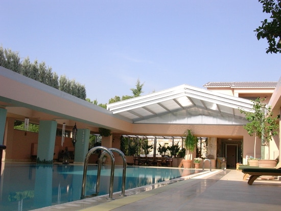 Sliding polycarbonate roof