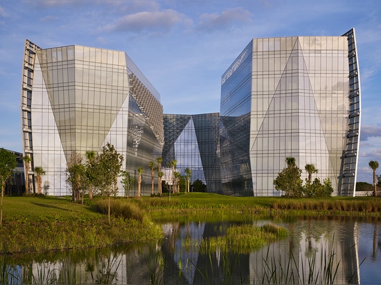 The restored wetlands are located on the western courtyard and not open to the public while the eastern courtyard contains a reflecting pool and more traditional landscaping. The building spans ove...