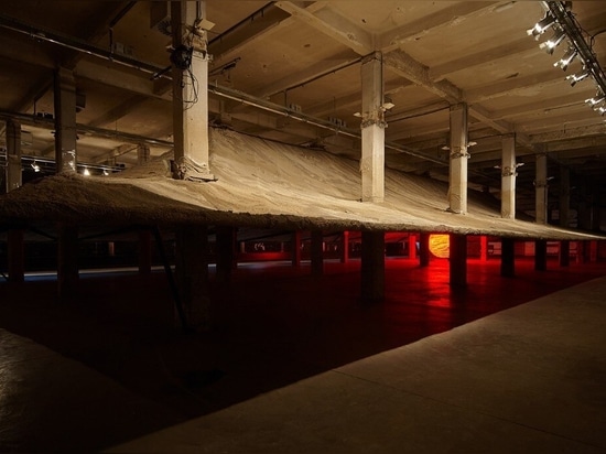 Shall we dance? An installation by Guillermo Santomà at Matadero Madrid