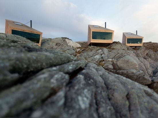 Holon Arkitektur's Flokehyttene cabins combine a dramatic setting with a compact and low impact architecture.