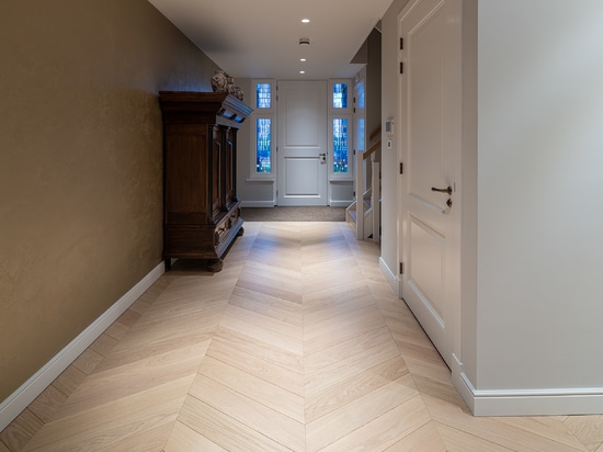 Dennebos Flooring Chevron in prime grade oak, pre-lacquered