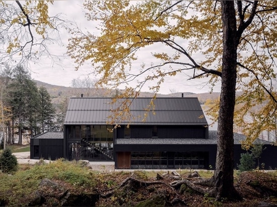 Alain Carle takes cues from the landscape to design a lakeside house in Quebec