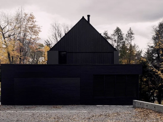 Alain Carle takes cues from the landscape to design a lakeside house in Quebec