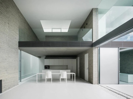 Kubota Architect Atelier's 'ho-house' in Japan combines white concrete + frosted glass