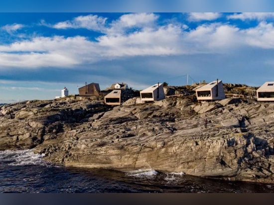 Holon Arkitektur's flokehyttene cabins offer panoramic views of the norwegian coast